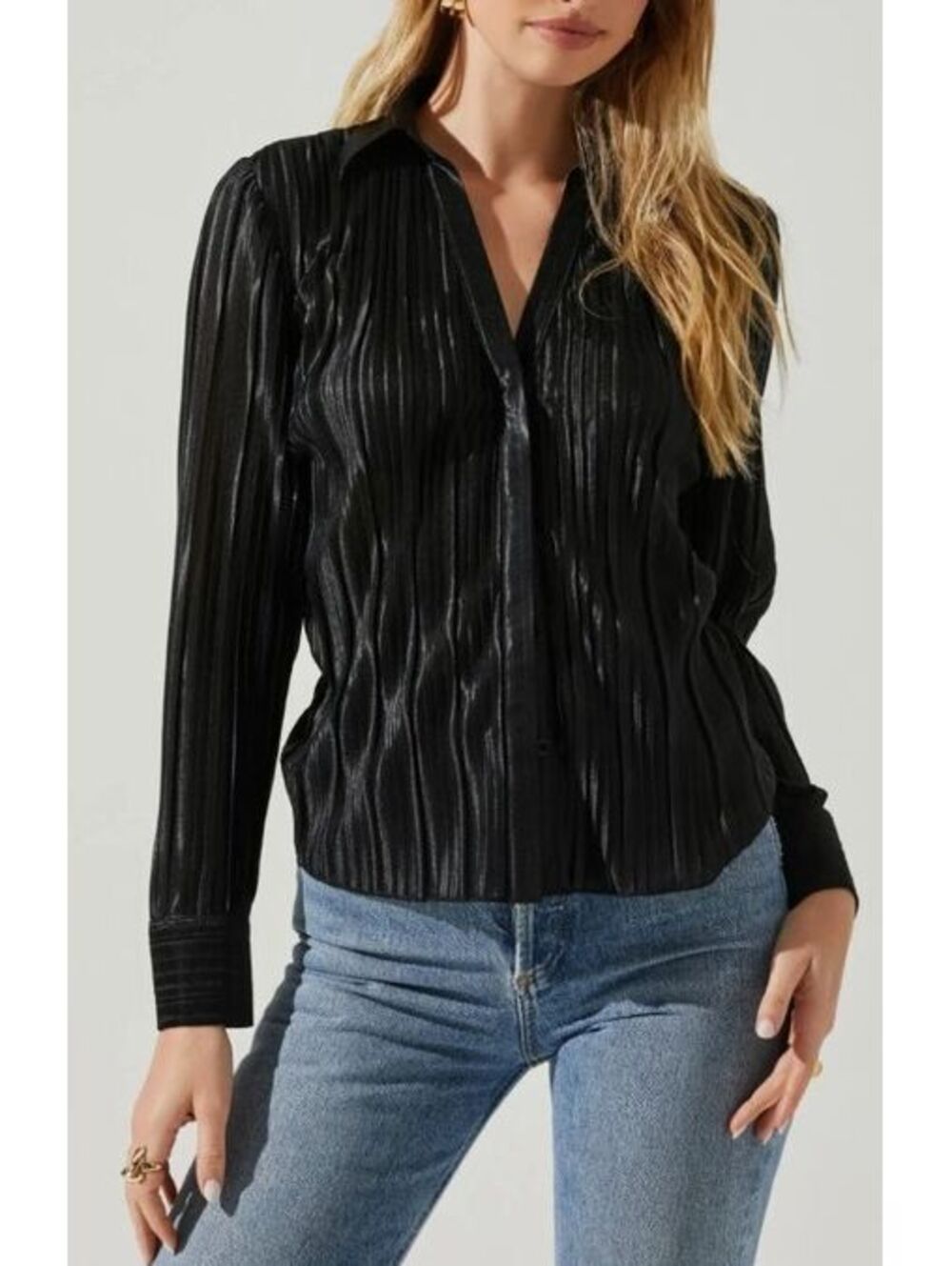 Size M - ASTR The Label Laurel Pleated Button-Up Black Shirt